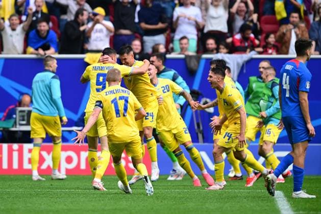 Ukrainian players a winning goal celebrate during UEFA EURO, EM, Europameisterschaft,Fussball 2024 match, Slovakia - Ukraine, 21.june 2024 Dusseldorf Germany Copyright: xx DSC_7343