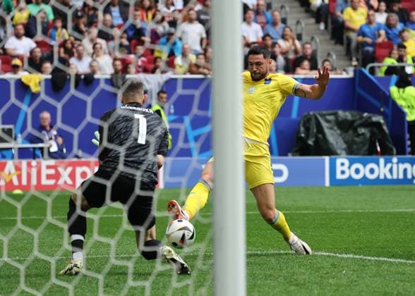 Dusseldorf, Germany, 21st June 2024. Roman Yaremchuk of Ukraine scores their second goal past Martin Dubravka of Slovakia during the UEFA European Championships match at Dusseldorf Arena, Dusseldorf. Picture credit should read: David Klein Sportimage EDITORIAL USE ONLY. No use with unauthorised audio, video, data, fixture lists, club league logos or live services. Online in-match use limited to 120 images, no video emulation. No use in betting, games or single club league player publications. SPI-3201-0071