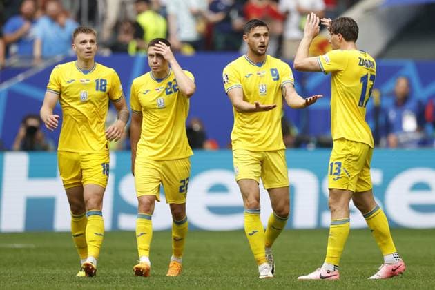 DUSSELDORF, Dusseldorf Arena , 21-06-2024 , European Football Championship Euro2024, Group stage match no.21 between Slovakia and Ukraine, Ukraine player Romam Yaremchuk celebrating with his teammates after scoring 1-2 Slovakia - Ukraine  x25552033x Copyright: