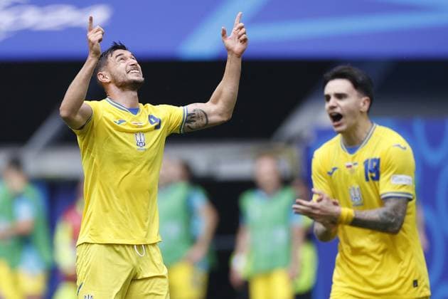 DUSSELDORF, Dusseldorf Arena , 21-06-2024 , European Football Championship Euro2024, Group stage match no.21 between Slovakia and Ukraine, Ukraine player Romam Yaremchuk after scoring 1-2, right Ukraine player Mykola Shaparenko Slovakia - Ukraine  x25552034x Copyright: