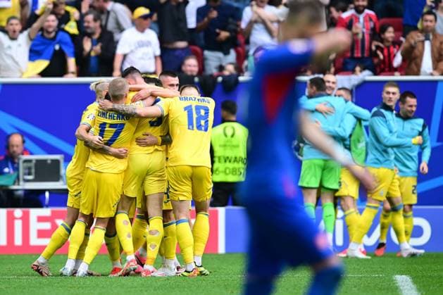 Ukrainian players a goal celebrate during UEFA EURO, EM, Europameisterschaft,Fussball 2024 match, Slovakia - Ukraine, 21.june 2024 Dusseldorf Germany Copyright: xx DSC_7383