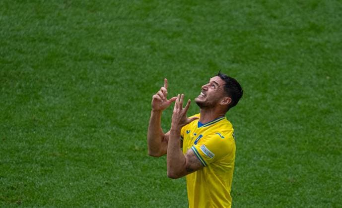 Football - UEFA EURO, EM, Europameisterschaft,Fussball 2024 - Group E - Slovakia v Ukraine DÜSSELDORF, GERMANY - Friday, June 21, 2024: Ukraine s Roman Yaremchuk celebrates after scoring the second goal during the UEFA Euro 2024 Group E match between Slovakia and Ukraine at the Düsseldorf Arena. (Photo by David Rawcliffe Propaganda) DÜSSELDORF Düsseldorf Arena NORTH RHINE-WESTPHALIA GERMANY  Copyright: xDavidxRawcliffex P2024-06-21-Slovakia_Ukraine-49