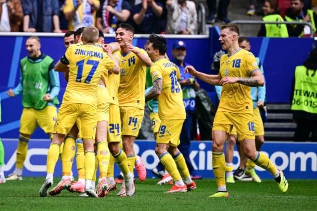 Goal celebration for 1 2 by Roman Yaremchuk 9 Ukraine , Slovakia vs Ukraine, Football, UEFA Euro 2024, Group stage, Matchday 2, 21 06 2024 Düsseldorf Nordrhein Westfalen Germany Copyright: xkolbert-press MarcxNiemeyerx
