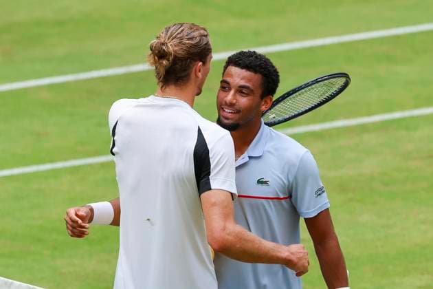 Alexander Zverev Germany and Arthur Fils France hug after the match, TERRA WORTMANN Open 2024, Arthur Fils vs Alexander Zverev, Gerry Weber Stadium, 21 06 2024, Halle, Germany
