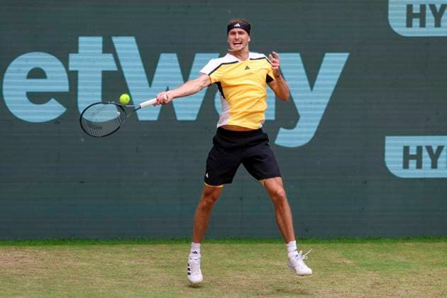 Alexander Zverev Germany controls the ball, TERRA WORTMANN Open 2024, Arthur Fils vs Alexander Zverev, Gerry Weber Stadium, 21 06 2024, Halle, Germany