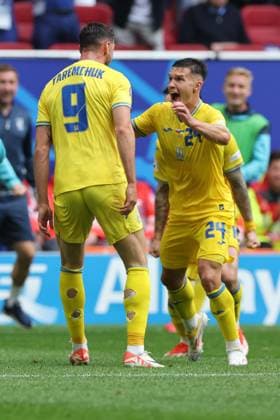 UEFA EURO, EM, Europameisterschaft,Fussball 2024: Slovakia vs Ukraine at Düsseldorf Arena in Dusseldorf Dusseldorf, Germany 21.06.2024: Roman Yaremchuk of Ukraine score the goal 1-2 and celebrates during the UEFA EURO 2024 group stage E football match between Slovakia vs Ukraine at Düsseldorf Arena in Dusseldorf Dusseldorf Düsseldorf Arena Germany Germany Copyright: xmarcoxiacobucci
