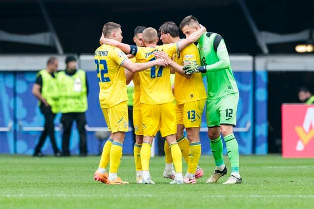 UEFA EURO 2024 Slovakia Ukraine 21 06 2024 Cheering after the final whistle UEFA EURO 2024 Slovakia Ukraine Arena Düsseldorf, Düsseldorf on 21 06 2024 Copyright: xBEAUTIFULxSPORTS Meuselx