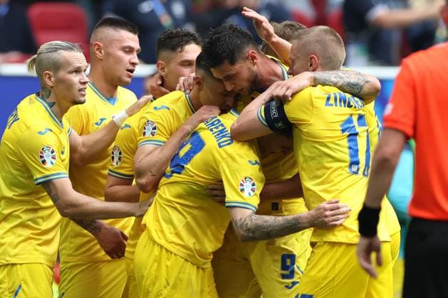 Dusseldorf: Dusseldorf, Germany 21.06.2024: Roman Yaremchuk of Ukraine score the goal 1-2 and celebrates during the UEFA EURO, EM, Europameisterschaft,Fussball 2024 group stage E football match between Slovakia vs Ukraine at Dusseldorf Arena in Dusseldorf UEFA European Football Championship - UEFA Euro 2024 - Slovakia vs Ukraine  - ZUMAp169 20240621_zsa_p169_179 Copyright: xIPAx
