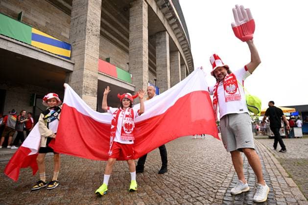 Germany Soccer Euro 2024 Poland - Austria 8713472 21.06.2024 Fans of Poland gather prior to the UEFA EURO, EM, Europameisterschaft,Fussball 2024 Group D soccer match between Poland and Austria outside the Olympiastadion in Berlin, Germany. Alexey Filippov Sputnik Berlin Germany  Copyright: xAlexeyxFilippovx