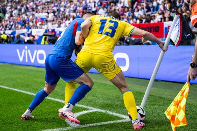 Slovakia v Ukraine: Group E - UEFA EURO, EM, Europameisterschaft,Fussball 2024 Robert Bozenik of Slovakia is confronting Ilya Zabarnyi of Ukraine (L-R) during the UEFA EURO 2024 group stage match between Slovakia and Ukraine at Dusseldorf Arena on June 21, 2024 in Dusseldorf, Germany. Duesseldorf Germany  Copyright: xHeshamxElsherifx originalFilename:elsherif-notitle240621_npPAI.jpg