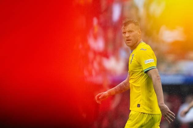 Sport Bilder des Tages Slovakia v Ukraine: Group E - UEFA EURO, EM, Europameisterschaft,Fussball 2024 Andriy Yarmolenko of Ukraine is looking on during the UEFA EURO 2024 group stage match between Slovakia and Ukraine at Dusseldorf Arena on June 21, 2024 in Dusseldorf, Germany. Duesseldorf Germany  Copyright: xHeshamxElsherifx originalFilename:elsherif-notitle240621_npqco.jpg