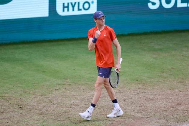 Jannik Sinner Italy cheers, TERRA WORTMANN Open 2024, Jannik Sinner vs Jan Lennard Struff, Gerry Weber Stadium, 21 06 2024, Halle, Germany