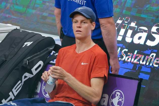 Jannik Sinner Italy watches, TERRA WORTMANN Open 2024, Jannik Sinner vs Jan Lennard Struff, Gerry Weber Stadium, 21 06 2024, Halle, Germany