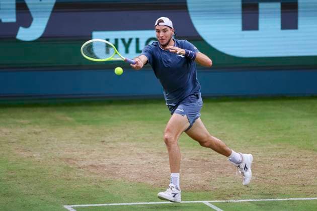 Jan Lennard Struff Germany controls the ball, TERRA WORTMANN Open 2024, Jannik Sinner vs Jan Lennard Struff, Gerry Weber Stadium, 21 06 2024, Halle, Germany
