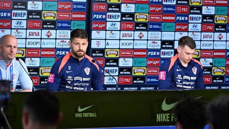 Neuruppin, Germany, 210624. Croatian national team, Nationalteam members Dominik Livakovic and Bruno Petkovic at the media conference of the Croatian national football team at UEFA EURO, EM, Europameisterschaft,Fussball 2024 European Football Championship. Photo: Ante Cizmic CROPIX Croatia Copyright: xxAntexCizmicx xCROPIXx petkovic_livakovic14-210624