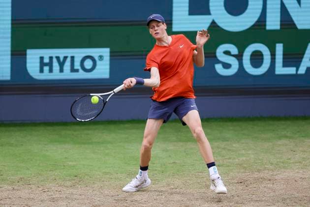 Jannik Sinner Italy controls the ball, TERRA WORTMANN Open 2024, Jannik Sinner vs Jan Lennard Struff, Gerry Weber Stadion, 21 06 2024, Halle, Germany