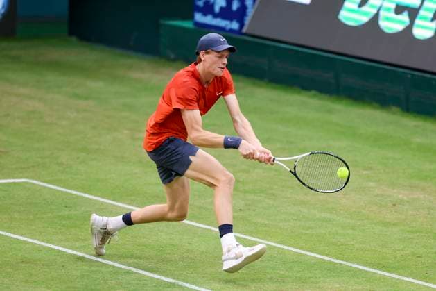 Jannik Sinner Italy controls the ball, TERRA WORTMANN Open 2024, Jannik Sinner vs Jan Lennard Struff, Gerry Weber Stadion, 21 06 2024, Halle, Germany