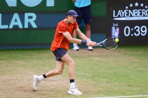 Jannik Sinner Italy controls the ball, TERRA WORTMANN Open 2024, Jannik Sinner vs Jan Lennard Struff, Gerry Weber Stadion, 21 06 2024, Halle, Germany