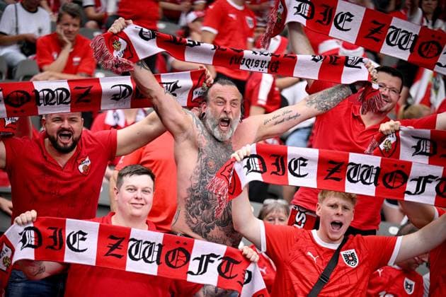 Germany Soccer Euro 2024 Poland - Austria 8713487 21.06.2024 Fans of Austria cheer ahead of the UEFA EURO, EM, Europameisterschaft,Fussball 2024 Group D soccer match between Poland and Austria at the Olympiastadion in Berlin, Germany. Alexey Filippov Sputnik Berlin Germany  Copyright: xAlexeyxFilippovx
