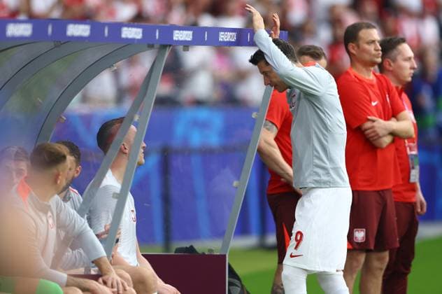 Robert Lewandowski of Poland on the bench ahead of kick off Poland v Austria, UEFA European Championship, EM, Europameisterschaft 2024, Group D, Football, Olympiastadion, Berlin, Germany, 21 Jun 2024 EDITORIAL USE ONLY No use with unauthorised audio, video, data, fixture lists, club league logos or live services. Online in-match use limited to 120 images, no video emulation. No use in betting, games or single club league player publications. Copyright: xKieranxMcManus Shutterstockx 14543876r