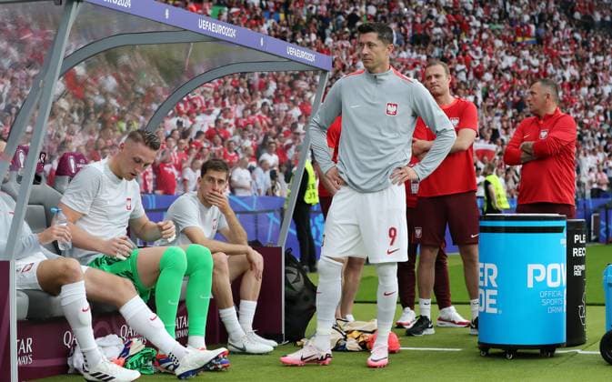 Robert Lewandowski on the substitutes bench Sport Football Soccer European Championship Euro 2024 European Championship Men Season 2023 2024 21 06 2024 Poland POL vs Austria AUT in Berlin DFL regulations prohibit any use of photographs as image sequences and or quasi video