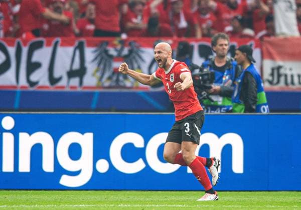 Football, Men, Season 2023 24, Euro 2024 Group D 2 Matchday in Berlin, Poland Austria, Gernot Trauner Austria , cheering after scoring 0 1, 21 06 2024, Copyright: xSebastianxRäppold MatthiasxKochx