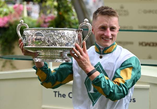 Sport Themen der Woche KW25 Sport Bilder des Tages 21st June 2024; Ascot Racecourse, Berkshire, England: Royal Ascot Horse Racing, Day 4; Tom Marquand holds the Coronation Stakes Cup after winning Race 3; The Coronation Stakes  ActionPlus12657834 SimonxWest