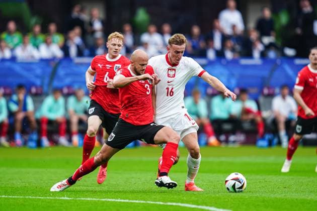 Gernot Trauner Austria, 03 , Adam Buksa Poland, 16 GER, Poland vs Austria, European Football Championship, UEFA Euro 2024, Matchday 2, 21 06 2024 GER, Poland vs Austria, European Football Championship, UEFA Euro 2024, Matchday 2, 21 06 2024 Berlin Copyright: xEibner-Pressefoto MarcelxvonxFehrnx EP_MFN