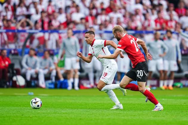 Przemyslaw Frankowski Poland, 19 , Konrad Laimer Austria, 20 GER, Poland vs Austria, European Football Championship, UEFA Euro 2024, Matchday 2, 21 06 2024 GER, Poland vs Austria, European Football Championship, UEFA Euro 2024, Matchday 2, 21 06 2024 Berlin Copyright: xEibner-Pressefoto MarcelxvonxFehrnx EP_MFN