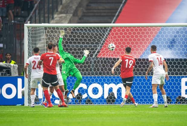 Football, Men, Season 2023 24, Euro 2024 Group D 2 Matchday in Berlin, Poland Austria, Gernot Trauner Austria scores the goal to 0 1 against goalkeeper Wojciech Szczesny Poland , 21 06 2024, Copyright: xSebastianxRäppold MatthiasxKochx
