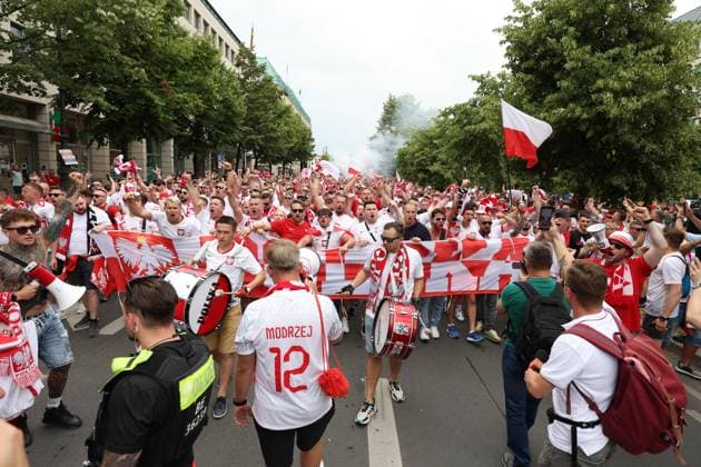 BERLIN 21.06.2024 MECZ II RUNDA GRUPA D MISTRZOSTW EUROPY 2024: POLSKA - AUSTRIA --- FIRST ROUND GROUP D UEFA EURO, EM, Europameisterschaft,Fussball 2024 MATCH: POLAND - AUSTRIA KIBICE POLSKI NA ULICACH BERLINA FOT. PIOTR KUCZA FOTOPYK NEWSPIX.PL --- Newspix.pl  240621PYK0005