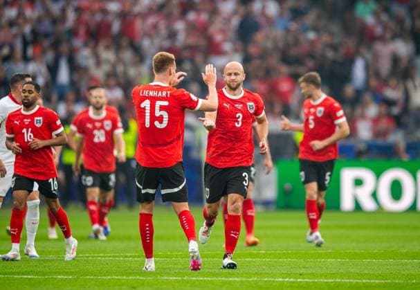 Football, Men, Season 2023 24, Euro 2024 Group D 2 Matchday in Berlin, Poland Austria, f l Philipp Lienhart Austria , Gernot Trauner Austria , Cheering after goal to 0 1, 21 06 2024, Copyright: xSebastianxRäppold MatthiasxKochx