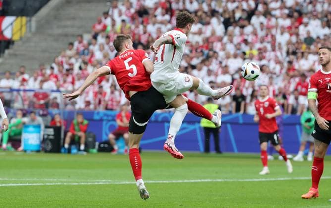 Stefan Posch, Nicola Zalewski duel match scene Action Sport Football Soccer European Championship Euro 2024 European Championship Men Season 2023 2024 21 06 2024 Poland POL vs Austria AUT in Berlin DFL regulations prohibit any use of photographs as image sequences and or quasi video