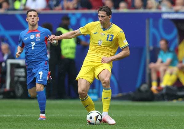 - Slovakia v Ukraine, UEFA EURO, EM, Europameisterschaft,Fussball 2024, Group Stage, Group E, Dusseldorf Arena, Dusseldorf, Germany - 21st June 2024. Illya Zabarnyi of Ukraine. - Slovakia v Ukraine, UEFA Euro 2024, Group Stage, Group E, Dusseldorf Arena, Dusseldorf, Germany - 21st June 2024. Dusseldorf Dusseldorf Arena Germany Copyright: xDanxWeirx CP_Slovakia_Ukraine_42