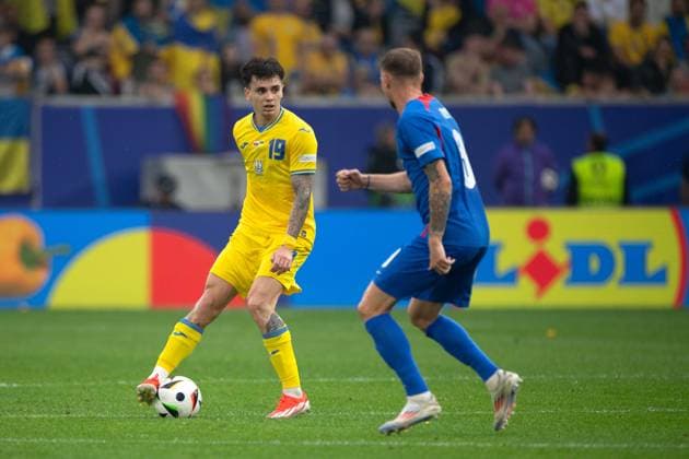 Shaparenko Mykola SHAPARENKO UKR vs Ondrej DUDA SVK action, duel, group stage group E Slovakia SVK Ukraine UKR 1 2 on 21 06 2024 Arena Duesseldorf, Duesseldorf Arena, Football UEFA EURO 2024 GERMANY from 14 06 2024 14 07 2024 Â