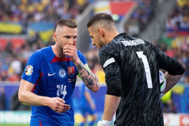Milan SKRINIAR SVK and goalkeeper Martin DUBRAVKA SVK meeting, group stage group E Slovakia SVK Ukraine UKR 1 2 on 21 06 2024 Arena Duesseldorf, Duesseldorf Arena, Football UEFA EURO 2024 GERMANY from 14 06 2024 14 07 2024 Â
