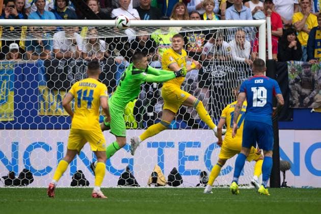 Penalty area scene Ukraine, Goalkeeper Anatoliy TRUBIN UKR Parade, Action, Group stage Group E Slovakia SVK Ukraine UKR 1 2 on 21 06 2024 Arena Duesseldorf, Duesseldorf Arena, Football UEFA EURO 2024 GERMANY from 14 06 2024 14 07 2024 Â