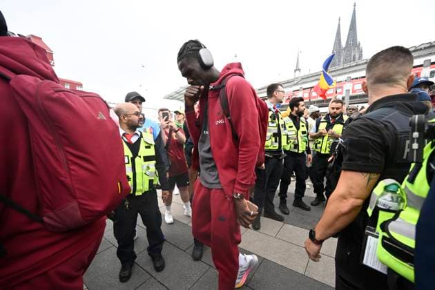 Belgium Media Activities - UEFA EURO, EM, Europameisterschaft,Fussball 2024 21 06 2024 COLOGNE, GERMANY - JUNE 21 : Onana Amadou midfielder of Belgium pictured during team arrival at the railway station ahead of the UEFA EURO 2024 European Football Championship tournament group E stage match between Belgium and Romania at Cologne Stadium on June 21, 2024 in Cologne, Germany, 21 06 2024 Cologne Germany  Copyright: xPeterxDexVoechtx