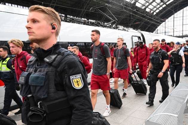 Belgium Media Activities - UEFA EURO, EM, Europameisterschaft,Fussball 2024 21 06 2024 COLOGNE, GERMANY - JUNE 21 : Casteels Koen goalkeeper of Belgium pictured during team arrival at the railway station ahead of the UEFA EURO 2024 European Football Championship tournament group E stage match between Belgium and Romania at Cologne Stadium on June 21, 2024 in Cologne, Germany, 21 06 2024 Cologne Germany  Copyright: xVincentxKalutx