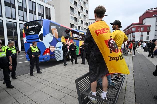 Belgium Media Activities - UEFA EURO, EM, Europameisterschaft,Fussball 2024 21 06 2024 COLOGNE, GERMANY - JUNE 21 : supporters and fans pictured during team arrival at the railway station ahead of the UEFA EURO 2024 European Football Championship tournament group E stage match between Belgium and Romania at Cologne Stadium on June 21, 2024 in Cologne, Germany, 21 06 2024 Cologne Germany  Copyright: xPeterxDexVoechtx
