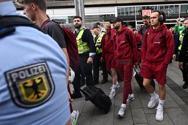Belgium Media Activities - UEFA EURO, EM, Europameisterschaft,Fussball 2024 21 06 2024 COLOGNE, GERMANY - JUNE 21 : Carrasco Yannick forward of Belgium and Theate Arthur defender of Belgium pictured during team arrival at the railway station ahead of the UEFA EURO 2024 European Football Championship tournament group E stage match between Belgium and Romania at Cologne Stadium on June 21, 2024 in Cologne, Germany, 21 06 2024 Cologne Germany  Copyright: xPeterxDexVoechtx