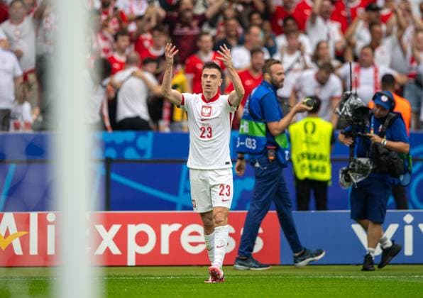 Football, Men, Season 2023 24, Euro 2024 Group D 2 Matchday in Berlin, Poland Austria, Krzysztof Piatek Poland , Cheering after goal to 1 1, 21 06 2024, Copyright: xSebastianxRäppold MatthiasxKochx
