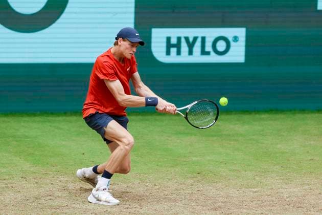 Jannik Singer Italy controls the ball, TERRA WORTMANN Open 2024, Jannik Sinner vs Jan Lennard Struff, Gerry Weber Stadium, 21 06 2024, Halle, Germany