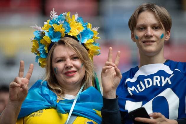 Ukrainian fans, general, feature, border motif, symbol photo group stage group E Slovakia SVK Ukraine UKR 1 2 on 21 06 2024 Arena Duesseldorf, Duesseldorf Arena, Football UEFA EURO 2024 GERMANY from 14 06 2024 14 07 2024 Â