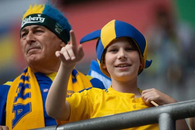 Ukrainian fans, general, feature, border motif, symbol photo group stage group E Slovakia SVK Ukraine UKR 1 2 on 21 06 2024 Arena Duesseldorf, Duesseldorf Arena, Football UEFA EURO 2024 GERMANY from 14 06 2024 14 07 2024 Â