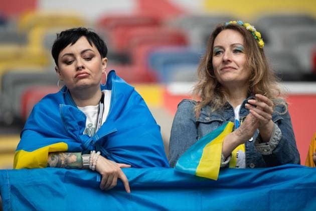 Ukrainian fans, general, feature, border motif, symbol photo group stage group E Slovakia SVK Ukraine UKR 1 2 on 21 06 2024 Arena Duesseldorf, Duesseldorf Arena, Football UEFA EURO 2024 GERMANY from 14 06 2024 14 07 2024 Â