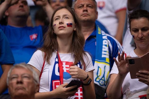slovak fans, general, feature, border motif, symbol photo group stage group E Slovakia SVK Ukraine UKR 1 2 on 21 06 2024 Arena Duesseldorf, Duesseldorf Arena, Football UEFA EURO 2024 GERMANY from 14 06 2024 14 07 2024 Â