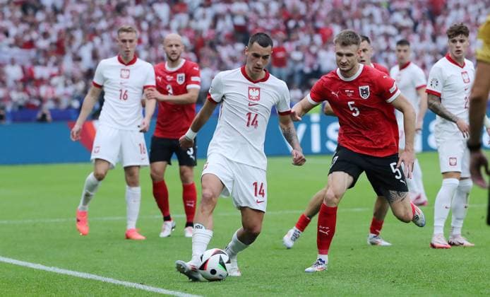 Jakub Kiwior in a duel with Stefan Posch Sport Football Soccer European Championship Euro 2024 European Championship Men Season 2023 2024 21 06 2024 Poland POL vs Austria AUT in Berlin DFL regulations prohibit any use of photographs as image sequences and or quasi video