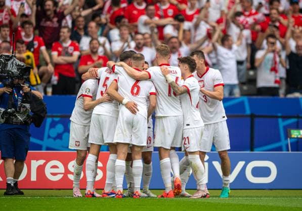 Football, Men, Season 2023 24, Euro 2024 Group D 2 Matchday in Berlin, Poland Austria, Poland celebrates after goal to 1 1 by Krzysztof Piatek Poland , 21 06 2024, Copyright: xSebastianxRäppold MatthiasxKochx