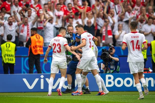 Football, Men, Season 2023 24, Euro 2024 Group D 2 Matchday in Berlin, Poland Austria, f l Krzysztof Piatek Poland , Jan Bednarek Poland , Jakub Kiwior Poland , Cheering after goal to 1 1, 21 06 2024, Copyright: xSebastianxRäppold MatthiasxKochx